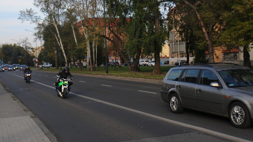 8. Motocykliści...