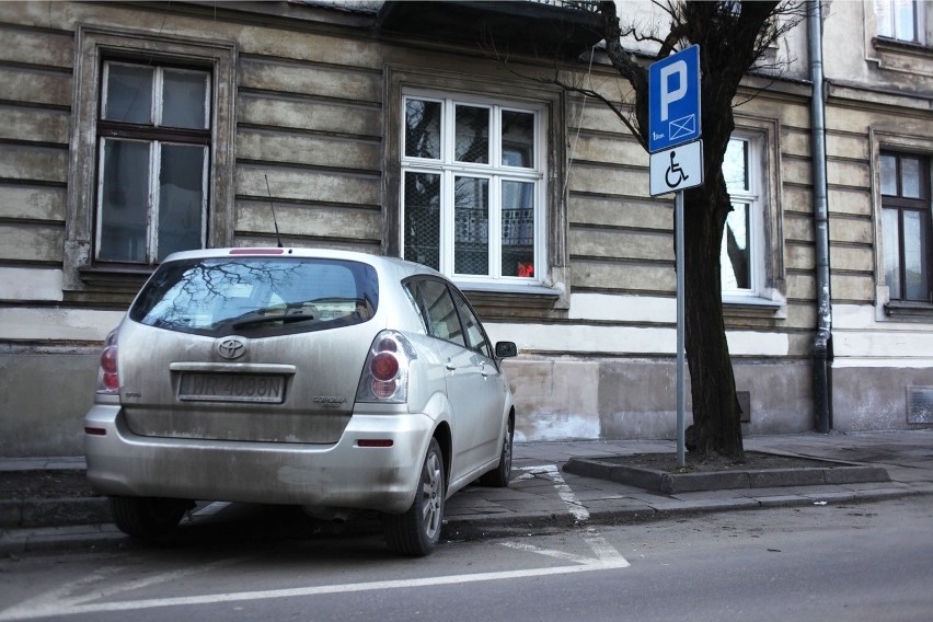 9. Parkowanie na miejscach dla niepełnosprawnych...