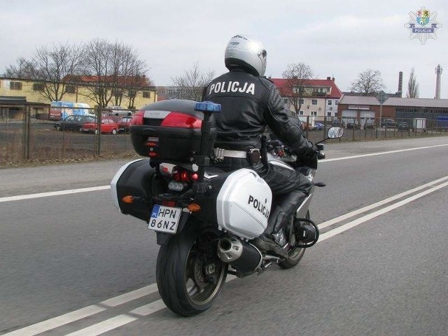Policjanci i motocykliści rozdali ponad trzysta naklejek