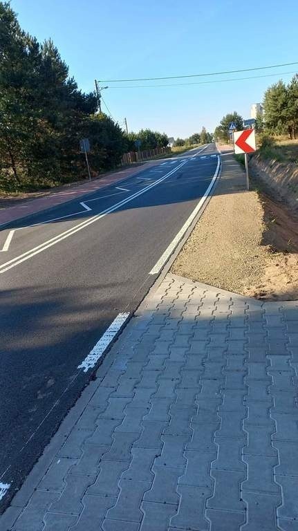 Przebudowano drogę powiatową w gminie Mirów na granicy z powiatem radomskim. Inwestycja będzie kontynuowana