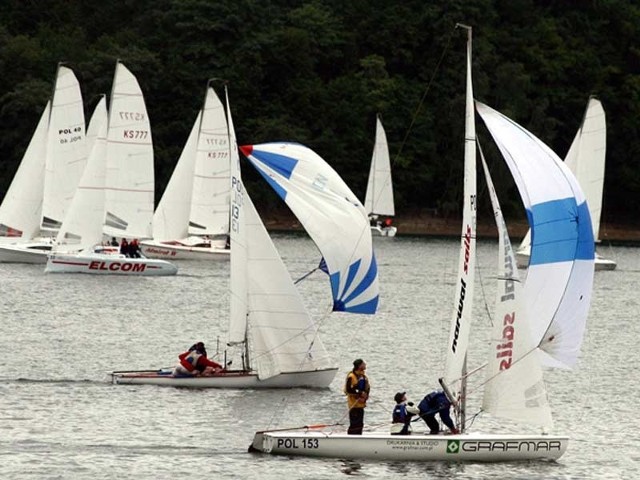 Wystartowal Puchar Soliny38 jachtów startowalo w sobote i niedziele w regatach O Puchar firmy Prodental i Memoriale Leona Dwornikowskiego.