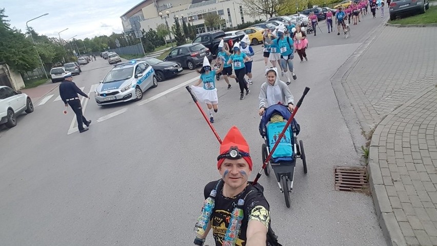 Zabiegane Smerfy ze Starachowic były najbarwniejszą grupą w znanym biegu Piątka Dla Bartka w Kielcach