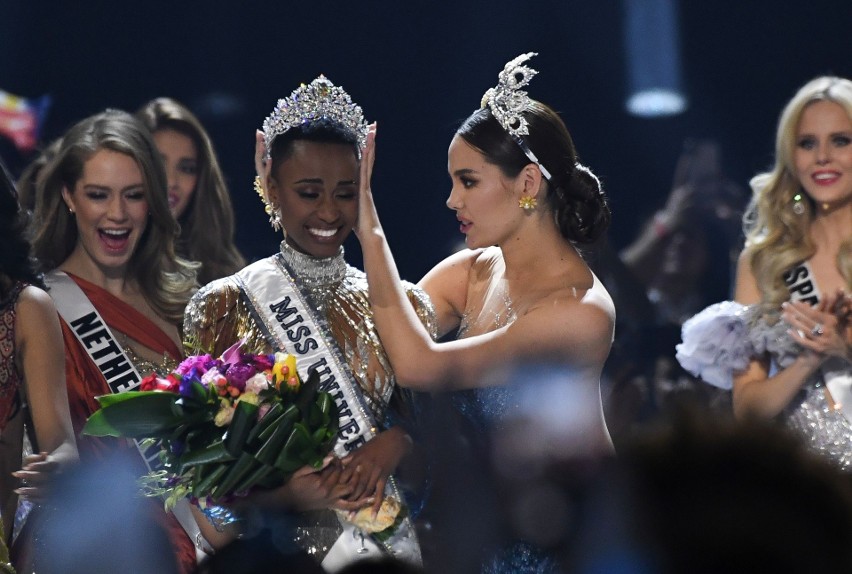 Miss Universe 2019 została Zozibini Tunzi z RPA. Jak wypadła Olga Buława? [ZDJĘCIA] [WYNIKI]