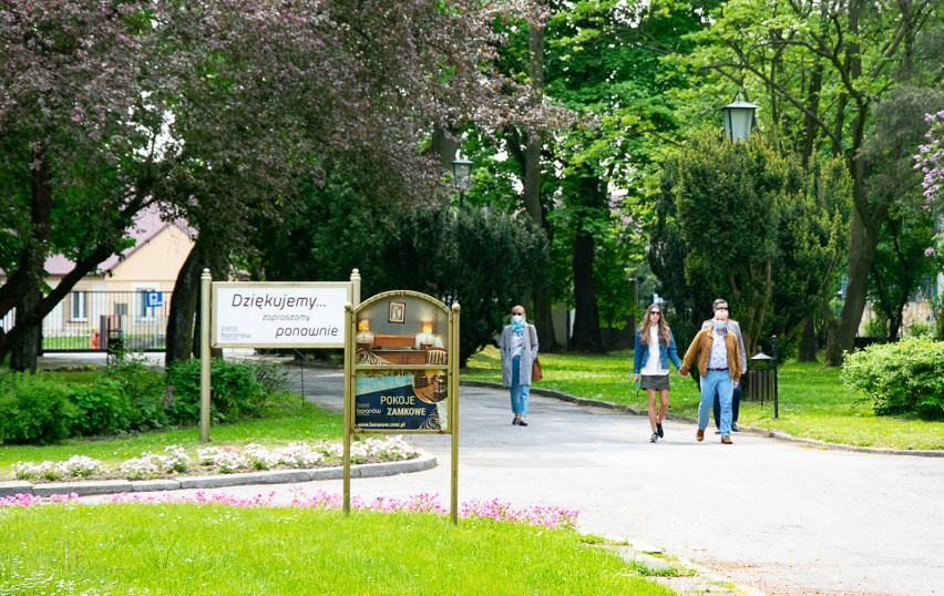  Zamek w Baranowie Sandomierskim znów ożył. Piękny park, pawie, porcelana i oferta dla turystów [WIDEO, ZDJĘCIA]