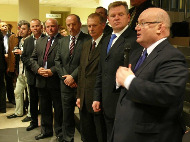 Prezydent Andrzej Szlęzak i delegacja litewskiej Polonii na otwarciu wystawy w Bibliotece Międzyuczelnianej.