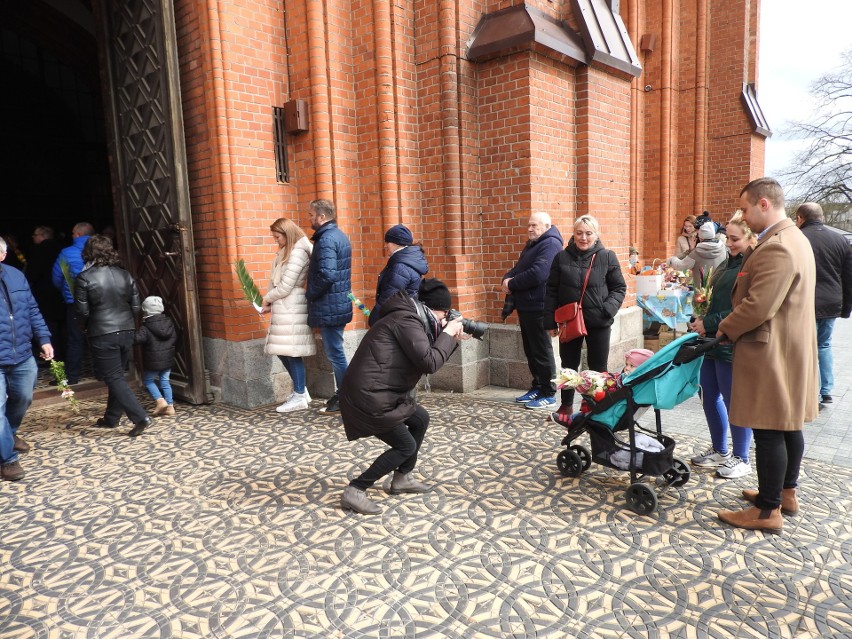 Białystok. Uroczystości Niedzieli Palmowej w Kościele rzymsko-katolickim. Święcenie palm w archikatedrze (zdjęcia)