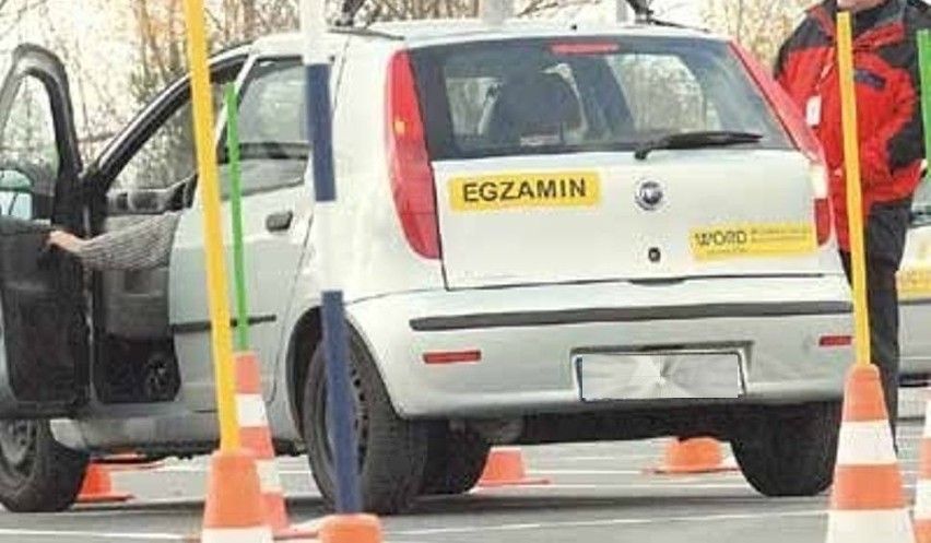 Prawo jazdy. Egzaminatorzy apelują, że niezbędne jest...