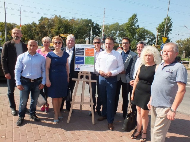 Uczestnicy konferencji, od lewej: Krzysztof Szczygieł, Jarosław Olech, Małgorzata Kołbuc, Ewa Skiba, Robert Sowula, Stanisław Wojtan, Marek Materek, Piotr Babicki, Paweł Rdzanek, Mariola Gałka, Wiesław Gralec