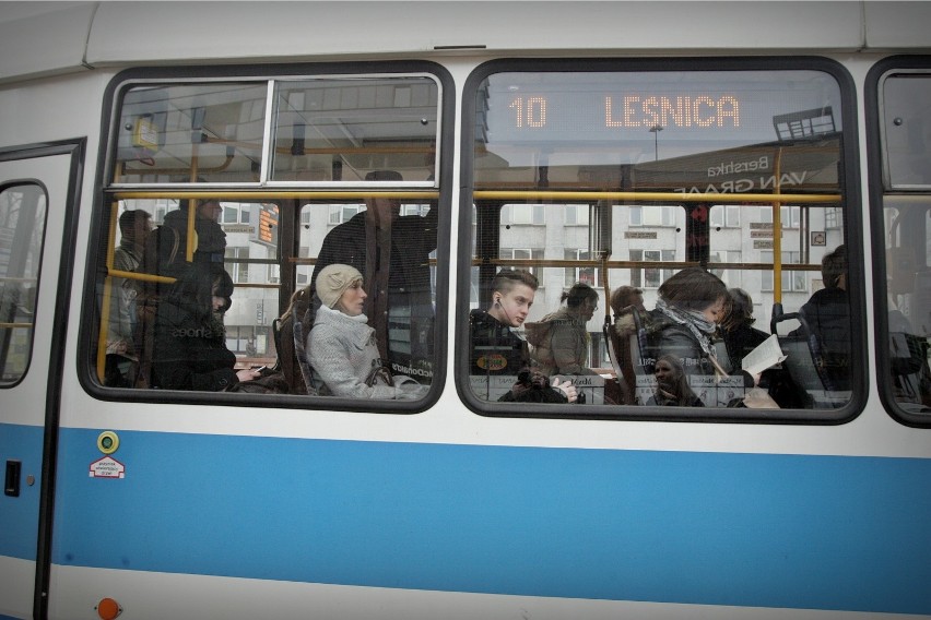 Ze względu na zły stan torowiska, ruch tramwajowy do Leśnicy...