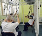 Pacjenci szpitala w Jaroszowcu po przejściu COVID-19 uczą się na nowo chodzić i oddychać