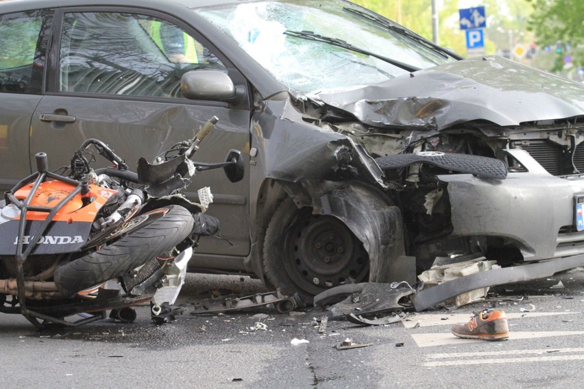 Wypadek na Borowskiej. Motocyklista w ciężkim stanie 