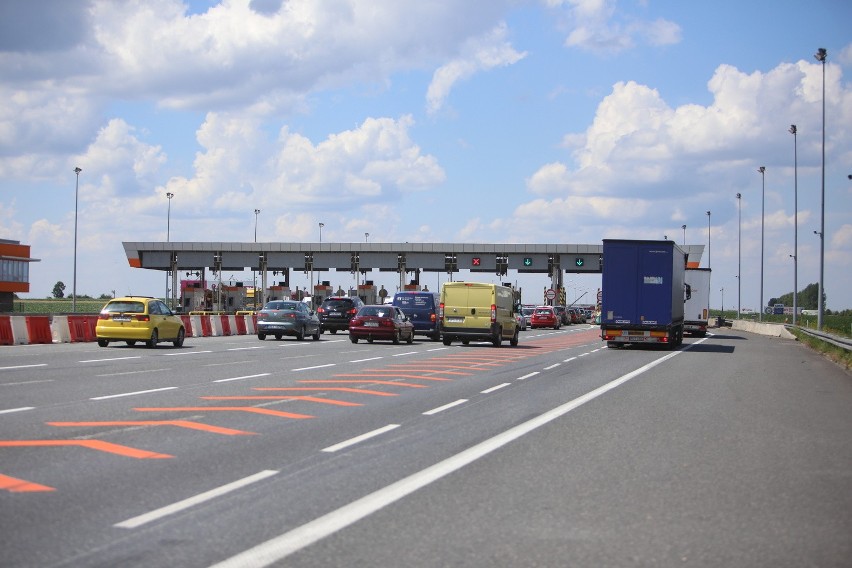 Korki na bramkach autostradowych to koszmar. Podnieście nam szlabany latem!