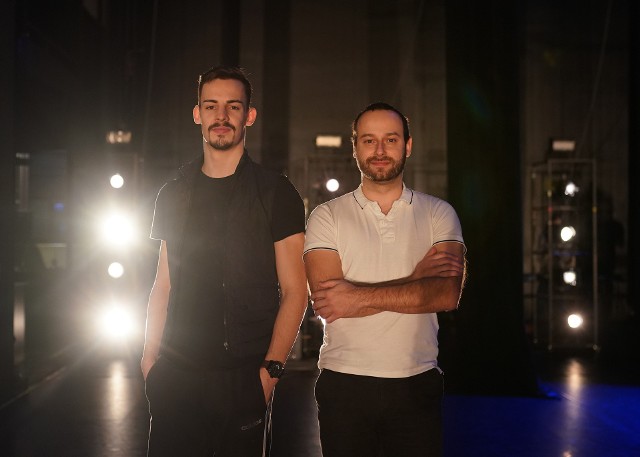 Joshua Legge (z lewej) i Grzegorz Brożek. Premierowy pokaz „Face the truth/Hubris” rozpocznie się w sobotę 30 stycznia o godz. 18