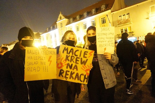 Czarny marsz Białystok. Niesamowity protest młodych ludzi przeciwko ustawie aborcyjnej
