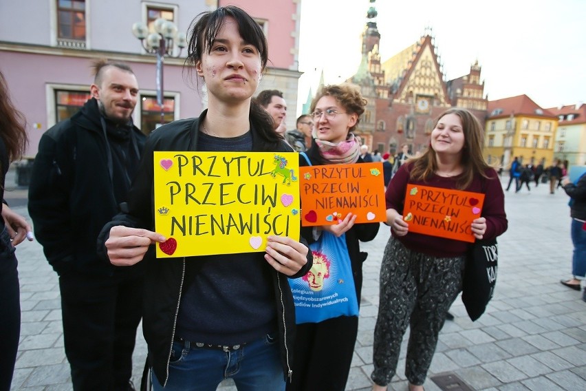 Pro life kontra LGBT we Wrocławiu. Gorąca pikieta [ZDJĘCIA]               