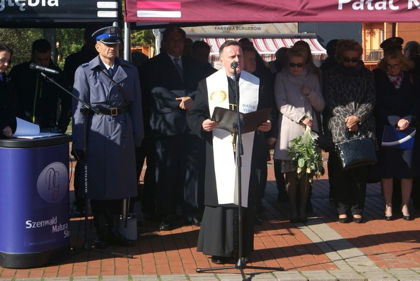 Ślubowanie klasy mundurowej III LO im. L. Szenwalda w...