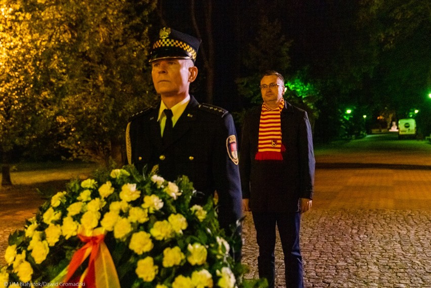Przedstawiciele miasta Białystok złożyli kwiaty przed...