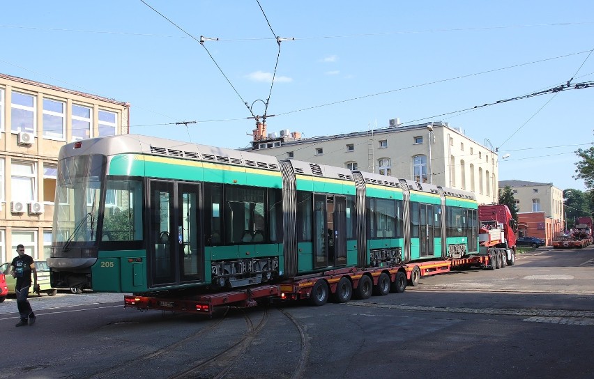 Tramwaje z Helsinek dotarły do Łodzi 7 lipca o godz. 5 rano....