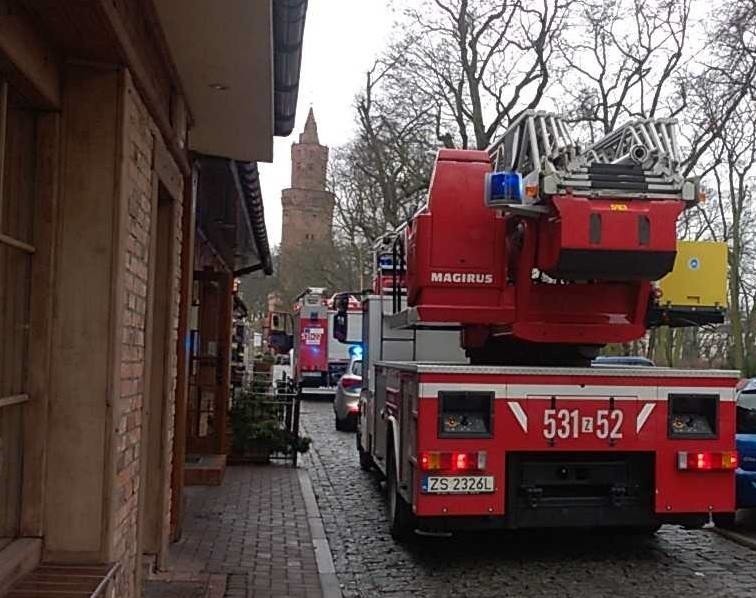 Pożar w restauracji w Stargardzie. Zapalił się stroik przy drzwiach wejściowych 