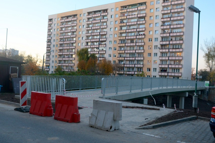 Zakończyła się budowa kładki na Ustroniu. Kiedy będzie oddana do użytku?