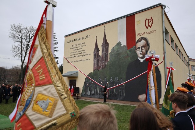 Uroczystość odsłonięcia muralu upamiętniającego ks. Michała Pilipca oraz żołnierzy Armii Krajowej odbyła się 15 lutego 2024 r. w Błażowej Dolnej.
