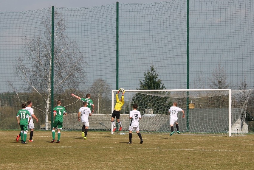 [ZDJĘCIA] Klimatyczna radomska klasa B! To były nietypowe derby w powiecie przysuskim 