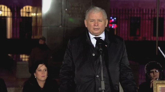 J. Kaczyński za przywróceniem krzyża smoleńskiego pod Pałacem