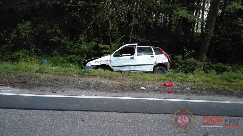 Wypadek w Dębach. Trzy osoby z fiata w szpitalu [ZDJĘCIA]