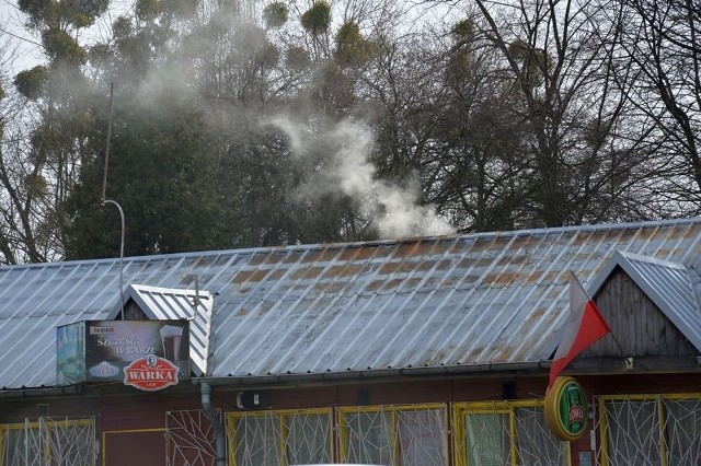 Dymiące piece i kotły tworzą w mieście duszący smog