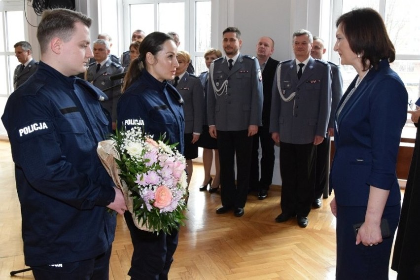 Nowo przyjęci policjanci po szkoleniu trafią do komend w Rzeszowie, Tarnobrzegu, Stalowej Woli i Kolbuszowej (zdjęcia)