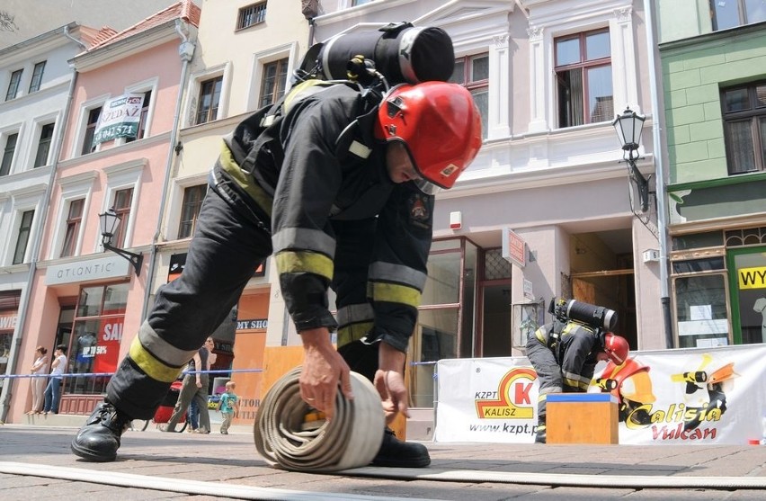 "Najtwardsi strażacy" gaszą pożary na starówce w Toruniu. Zobacz zdjęcia i wideo!