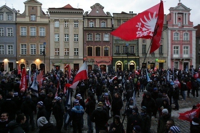 Kibice szli w Marszu Zwycięstwa w Poznaniu