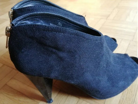 Czarne buty zamszowe rozm. 38