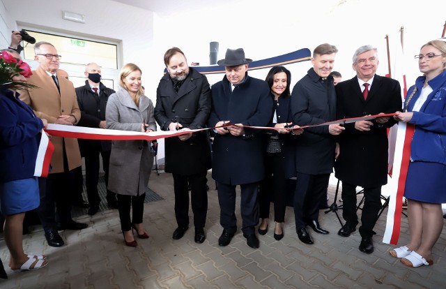 Oficjalne otwarcie pawilonu zabiegowego nowego szpitala powiatowego w Pionkach odbyło się w poniedziałek, 22 listopada. Brali w nim udział przedstawiciele Kancelarii Prezydenta, rządu, parlamentarzyści, a także samorządowcy powiatu radomskiego.