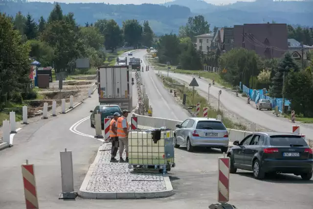 Przebieg drogi uwzględniony jest w korytarzu europejskiej sieci TEN-T. Prowadzi on ruch tranzytowy do granicy ze Słowacją i dalej na południe Europy.