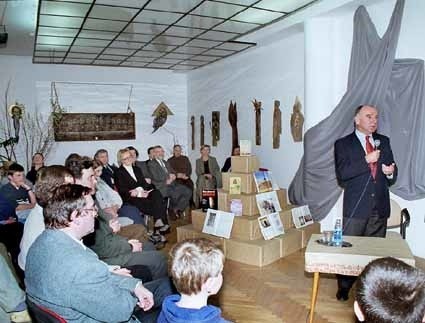 Na spotkaniu z prof. K. Myśliwcem zabrakło miejsc. To najlepiej świadczy o fascynacji młodzieży archeologią.