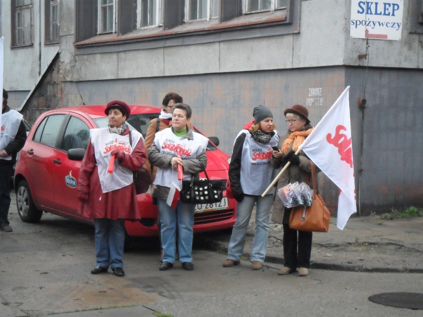 Protest związkowców przed Igloportem w Gdyni [ZDJĘCIA]