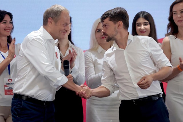 Donald Tusk zaprezentował Michała Kołodziejczaka jako lidera konińskiej listy Koalicji Obywatelskiej w środę 16 sierpnia.