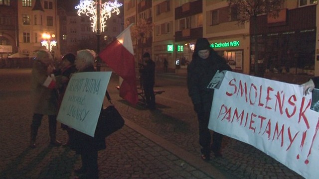 Demonstranci nie chcą by w legnickim teatrze odbyła się sztuka w reżyserii Lecha Raczka pt. "Spisek smoleński"