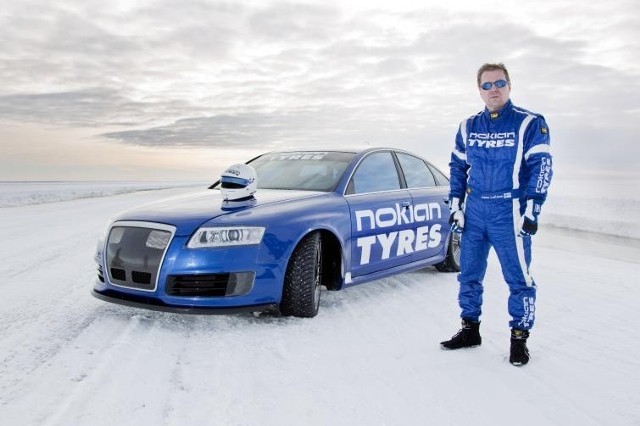 Fiński kierowca Janne Laitinen i Audi RS6, którym dwukrotnie pobił rekord prędkości na lodzie