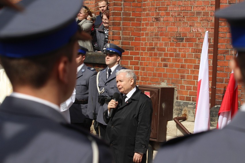 Tablicę pamiątkową ku czci ofiar katastrofy smoleńskiej...