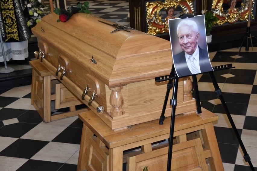 W poniedziałek 05.10.2020 r. pochowano śp. Adama Serafina, uczestnika Kampanii Wrześniowej. Był najstarszym mężczyzną w Pomorskiem