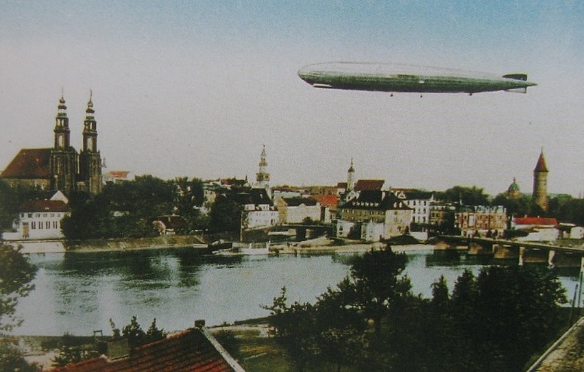 Zobacz ilustracje z przelotu Zeppelina nad opolskimi...