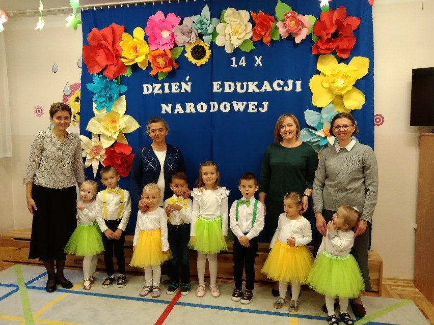 W Przysusze przedszkolaczki i uczniowie podziękowali nauczycielom w Dniu Edukacji Narodowej