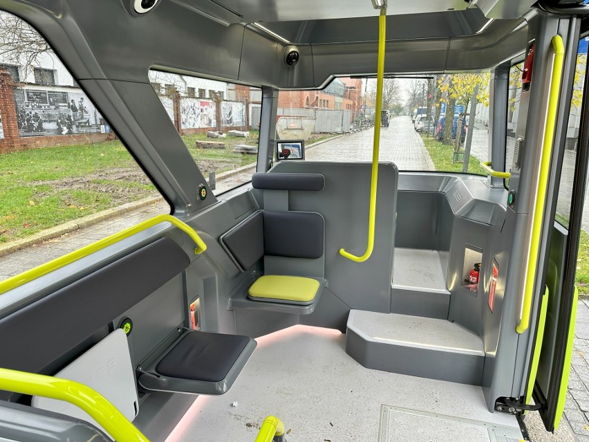 Autobus został zaprojektowany do przewozu maksymalnie 15...