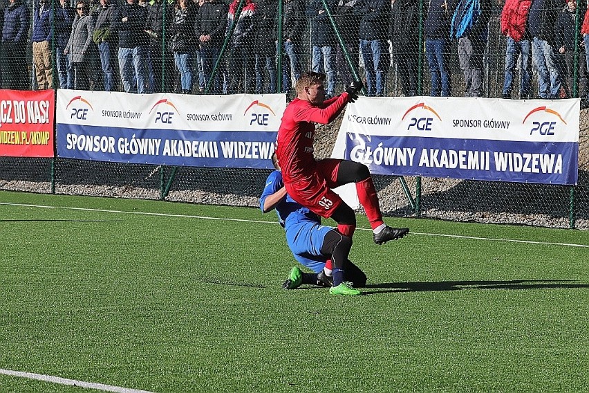 Widzew - KKS. Zobacz moment kontuzji Przemysława Kity. Straszny widok. Piłkarz o kulach [ZDJĘCIA]