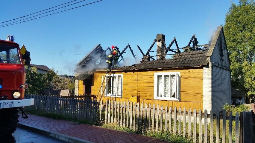 Podczas sobotniej akcji strażaków w Krynkach w powiecie...