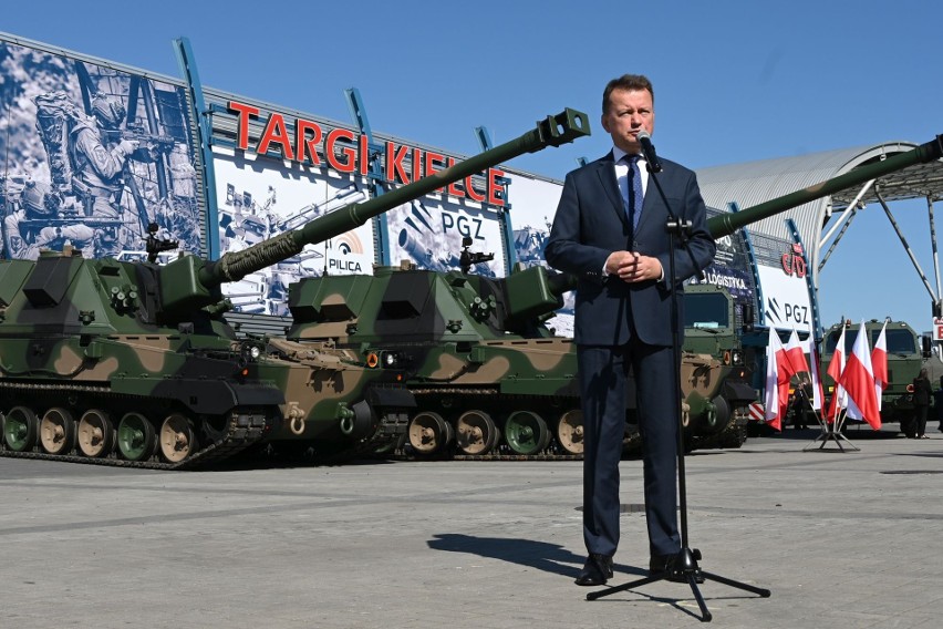 Prawie 4 miliardy na armatohaubice Krab dla polskiej armii. W Targach Kielce minister Mariusz Błaszczak podpisał ważną umowę. Zobacz zdjęcia