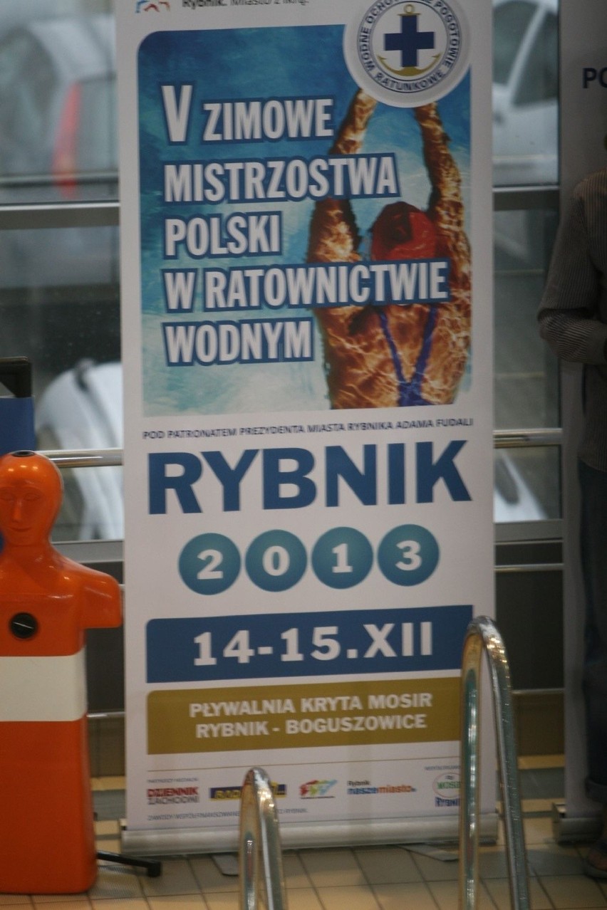 Ratownicy rywalizują na basenie w Rybniku [ZDJĘCIA]