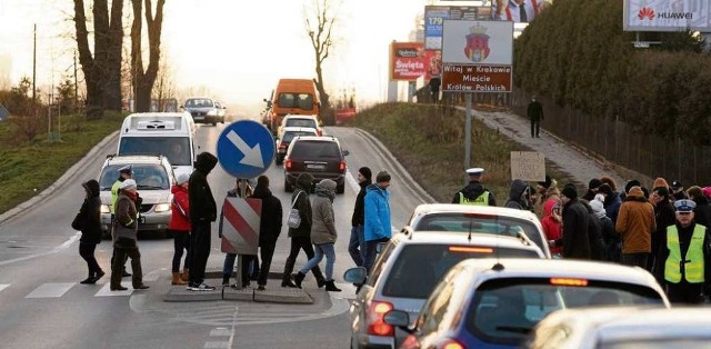 Inicjatywa Górka Narodowa blokowała al. 29 Listopada, żeby zwrócić uwagę na zaniedbania w tej części miasta